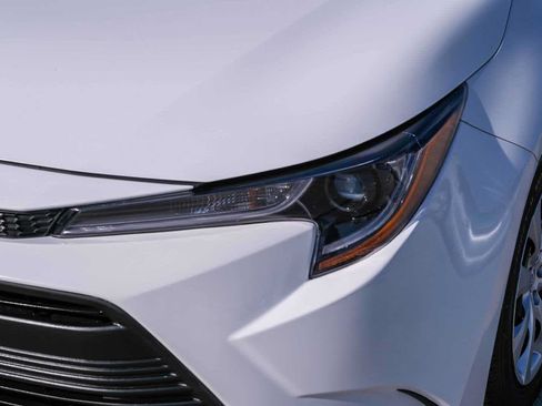 Used 2025 Toyota Corolla LE FWD image 12
