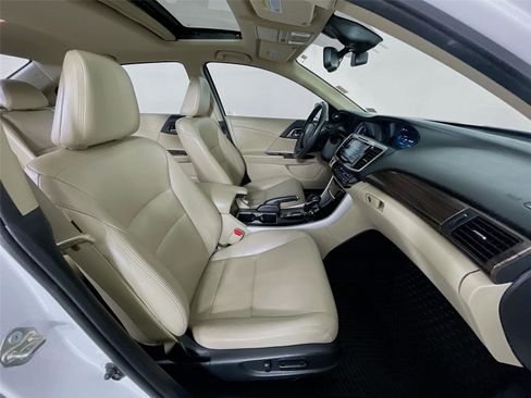 Used 2016 Honda Accord Touring image 34