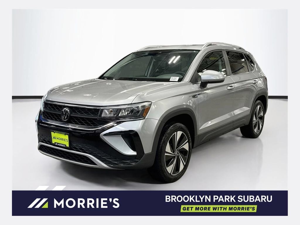 Used 2024 Volkswagen Taos SE AWD/4WD image 1