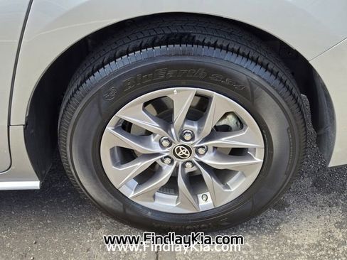 Used 2024 Toyota Sienna XLE image 12