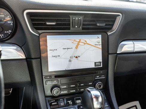 Used 2018 Porsche 911 Carrera image 21