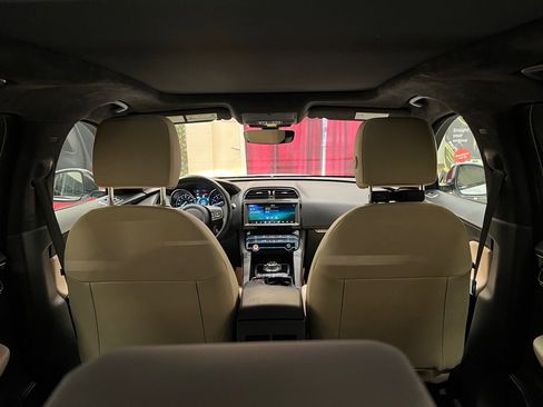 Used 2020 Jaguar F-PACE Premium image 37
