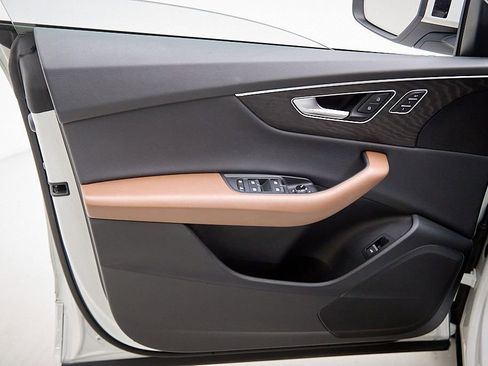 Used 2022 Audi Q8 Premium w/ Convenience Package image 10