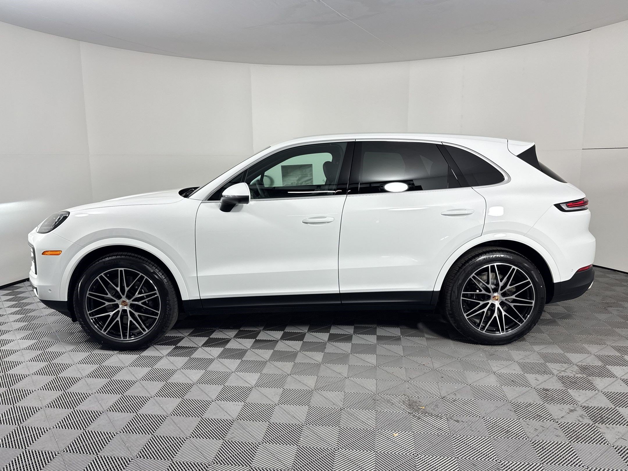 Certified 2026 Porsche Cayenne AWD/4WD image 2