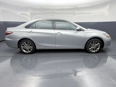Used 2015 Toyota Camry SE FWD image 8