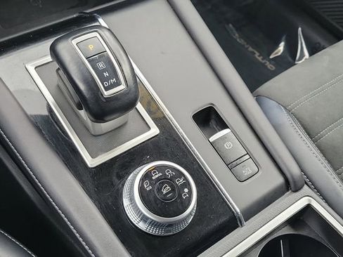 Used 2024 Mitsubishi Outlander SE image 32