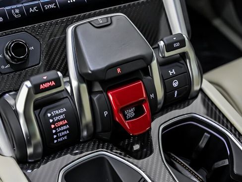 Used 2020 Lamborghini Urus AWD/4WD image 35