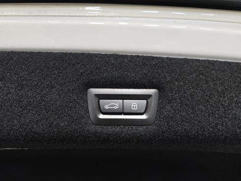 Used 2025 BMW 740i w/ Premium Package RWD image 31