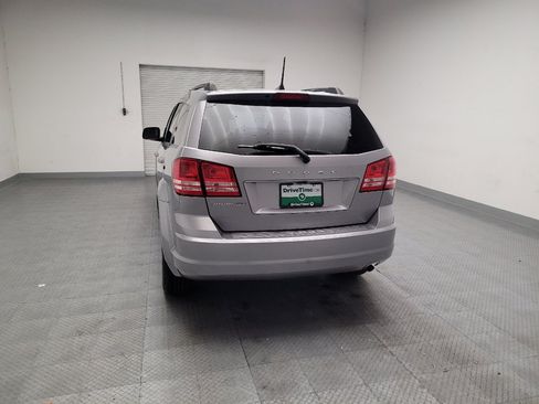 Used 2018 Dodge Journey SE w/ Connectivity Group FWD image 6