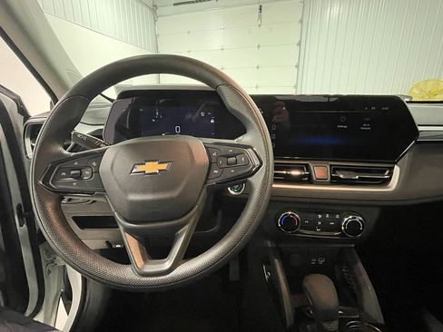 Used 2025 Chevrolet TrailBlazer LS FWD image 33