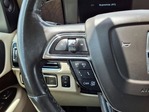 Used 2019 Lincoln Navigator Reserve AWD/4WD image 17