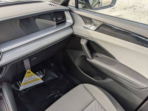 New 2026 Volkswagen Tiguan SE R-Line image 13