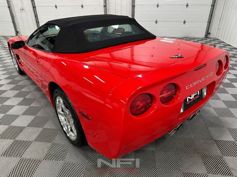 Used 2002 Chevrolet Corvette Coupe w/ Preferred Equipment Group2 RWD image 19