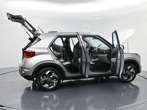 Used 2023 Hyundai Venue SEL image 61