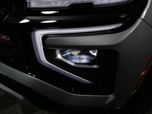 Used 2025 Chevrolet Tahoe Z71 w/ Comfort Package AWD/4WD image 12