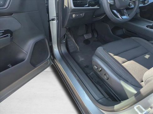 Certified 2024 Honda Prologue EX image 4