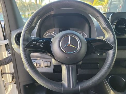 Used 2025 Mercedes-Benz Sprinter 2500 image 16