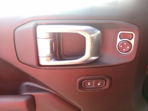 Used 2024 Jeep Wrangler Unlimited Sport AWD/4WD image 18