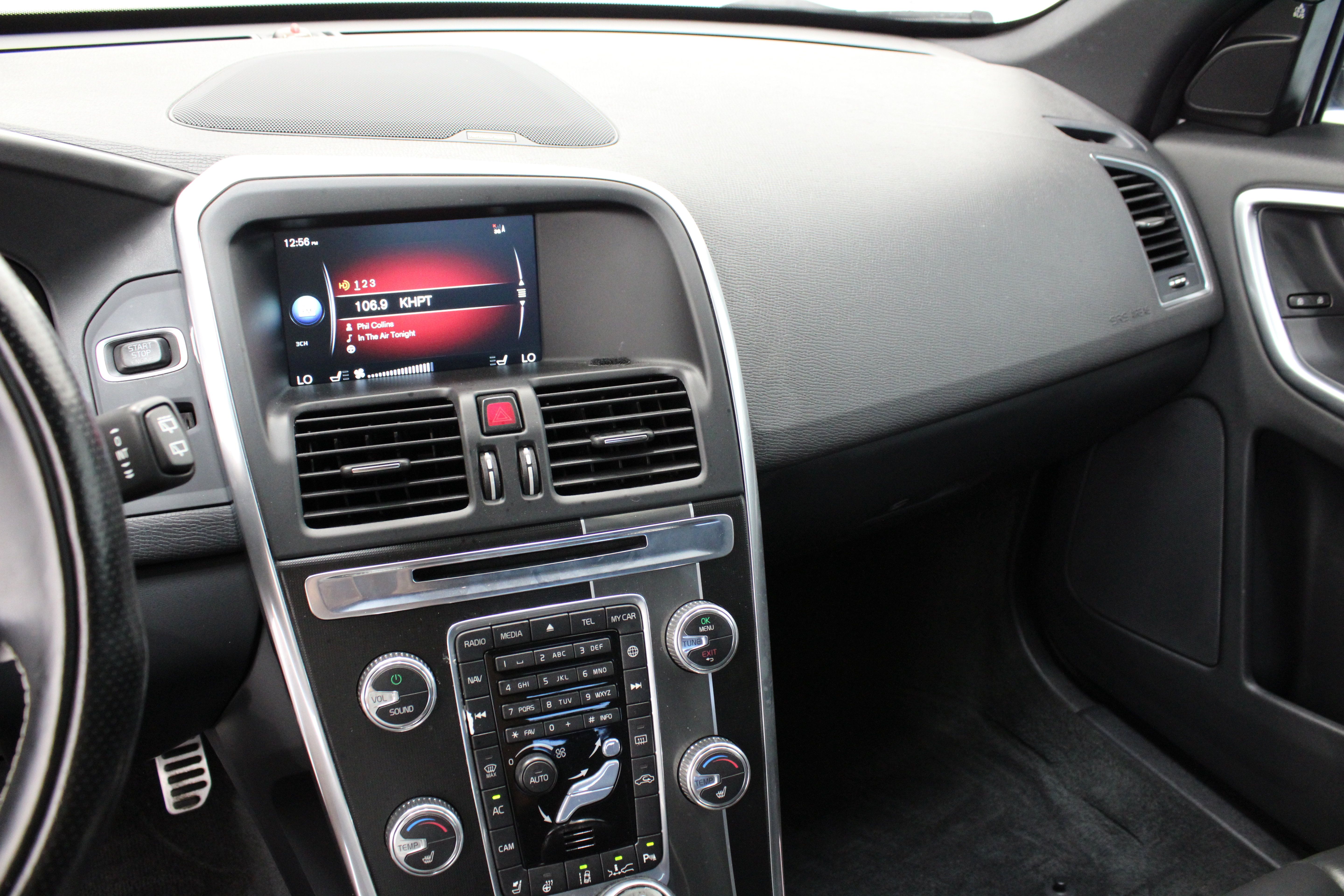 Used 2015 Volvo XC60 T6 R-Design Platinum AWD/4WD image 16
