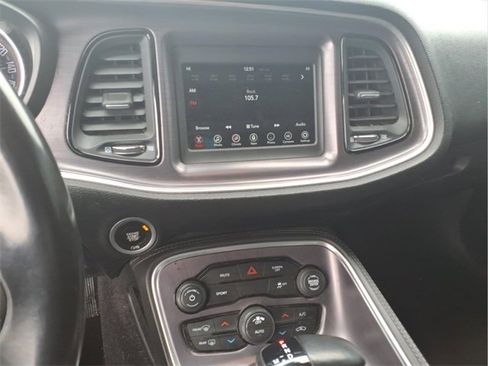 Used 2018 Dodge Challenger SXT image 9