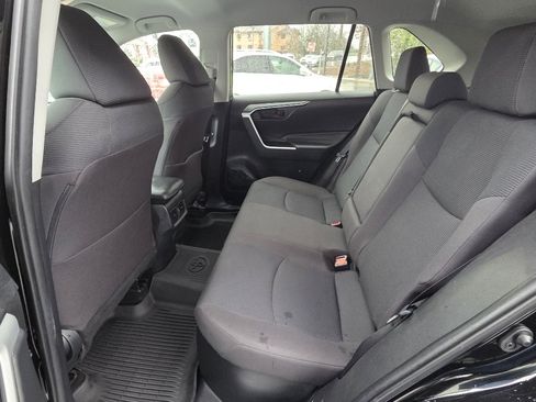 Used 2021 Toyota RAV4 LE image 17