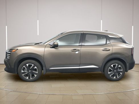Certified 2025 Nissan Kicks SR FWD image 4