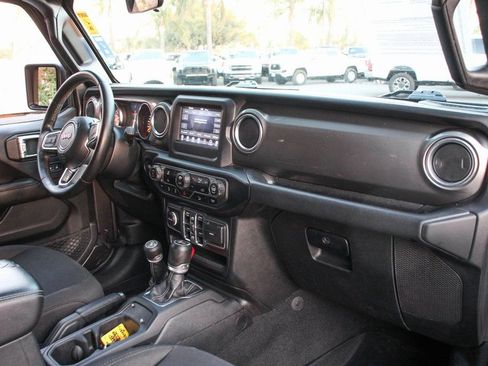 Used 2020 Jeep Wrangler Unlimited Sahara image 35