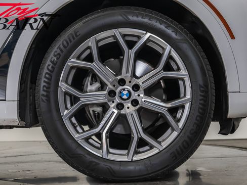 Used 2022 BMW X7 xDrive40i w/ Premium Package image 16