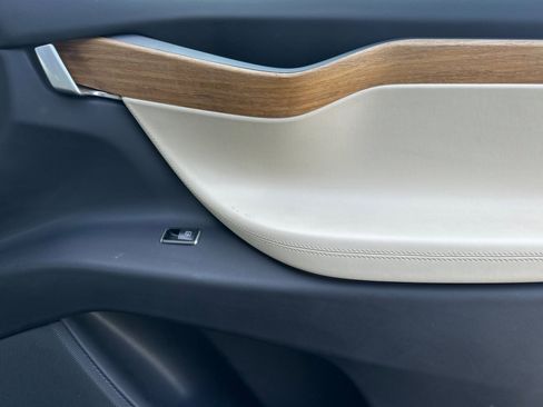 Used 2019 Tesla Model X Standard Range image 21