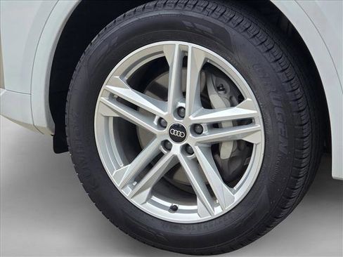 Certified 2025 Audi Q5 e Premium Plus AWD/4WD image 9