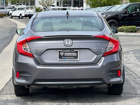 Used 2018 Honda Civic Touring image 5