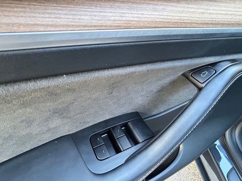 Used 2025 Tesla Model Y Long Range image 24