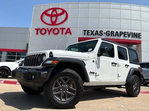 Used 2025 Jeep Wrangler Unlimited Sport AWD/4WD image 2