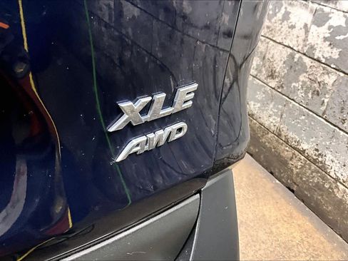 Used 2020 Toyota RAV4 XLE w/ Convenience Package image 10