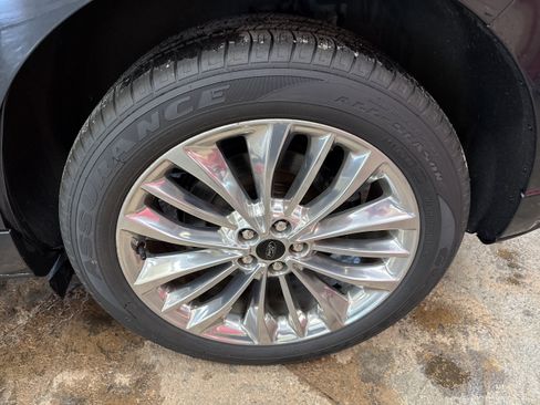 Used 2022 Ford Edge Titanium w/ Equipment Group 301A AWD/4WD image 9
