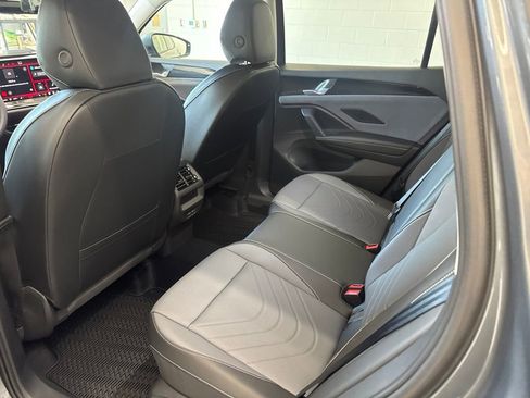 New 2026 Volkswagen Tiguan SE FWD image 14
