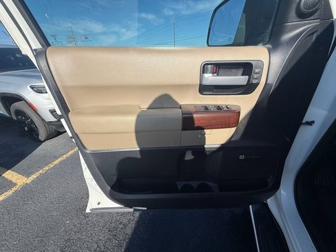 Used 2015 Toyota Sequoia Platinum image 10