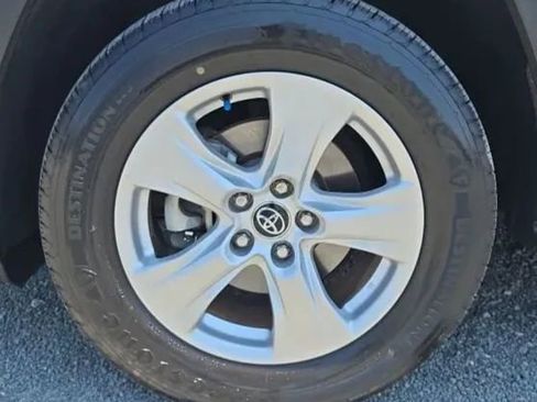 Used 2020 Toyota RAV4 XLE FWD image 50