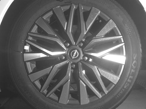 Used 2025 Nissan Altima 2.5 SV FWD image 14