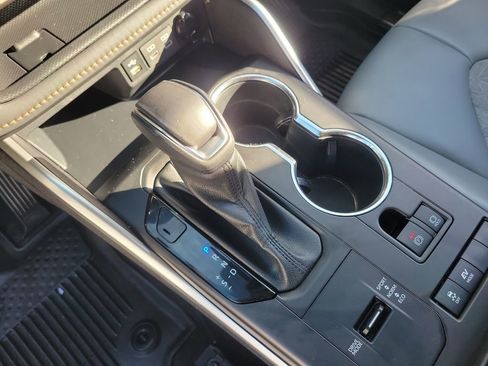 Used 2022 Toyota Highlander Bronze Edition image 31