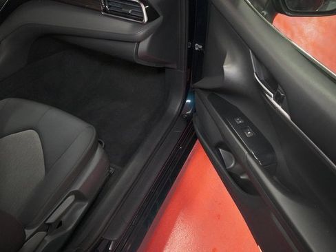 Certified 2018 Toyota Camry LE w/ Convenience Package image 19