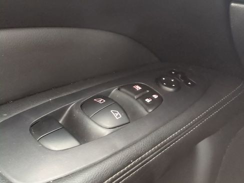 Used 2018 Nissan Pathfinder SV w/ Cargo Package image 30