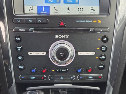 Used 2018 Ford Explorer Platinum AWD/4WD image 12