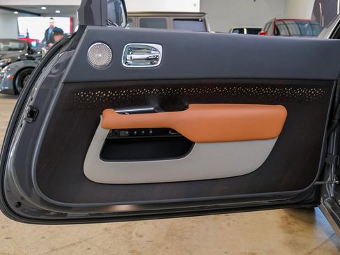 Used 2018 Rolls-Royce Wraith image 38