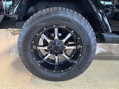 Used 2014 Jeep Wrangler Unlimited Sahara w/ Connectivity Group AWD/4WD image 43