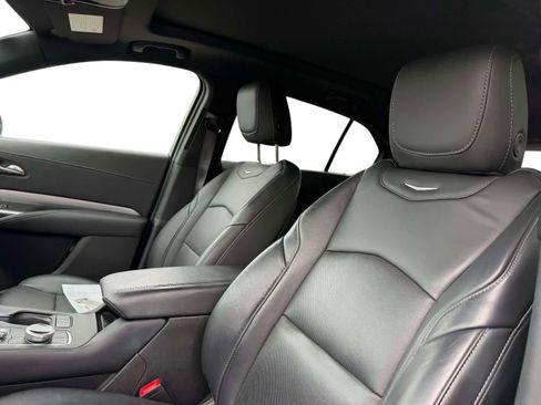 Used 2023 Cadillac XT4 Premium Luxury image 11