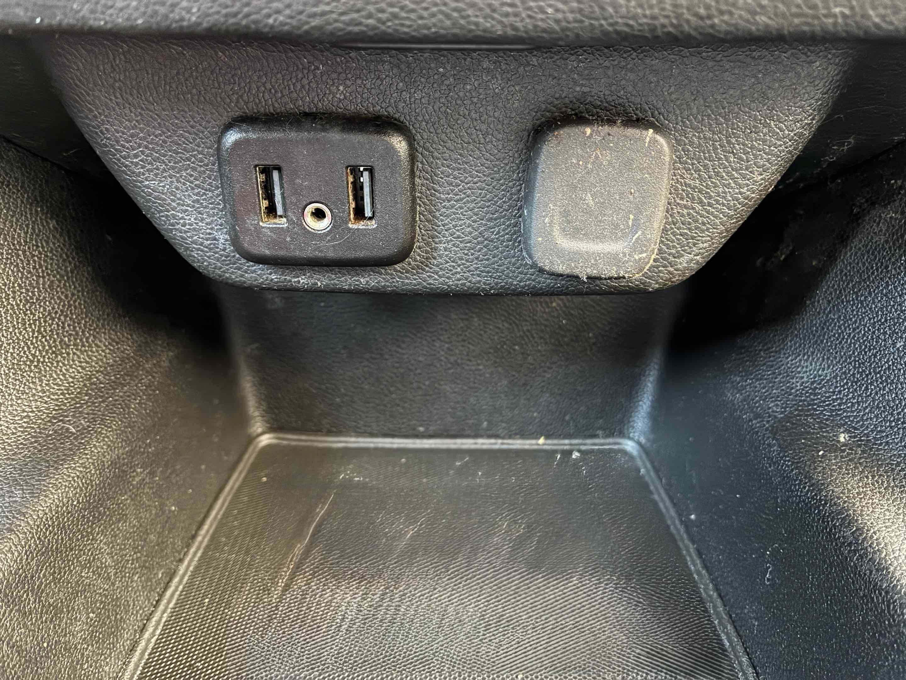Used 2020 Chevrolet Traverse LT FWD image 32