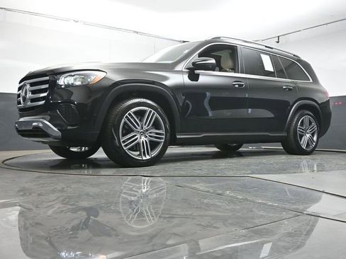 Used 2025 Mercedes-Benz GLS 450 4MATIC image 36