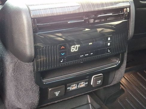 Used 2022 Jeep Wagoneer Series II w/ Convenience Group I AWD/4WD image 11