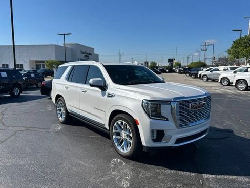 Used 2022 GMC Yukon Denali w/ Advanced Technology Package AWD/4WD image 5